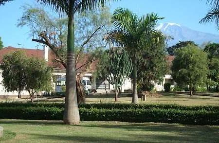 Kilemakyaro Mountain Lodge โมชิ ภายนอก รูปภาพ